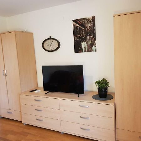 Apartment Tina By The Beach Pjescana Uvala Exterior foto
